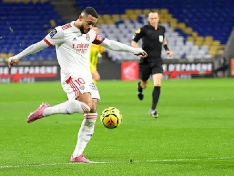 Ngày M.U bị loại, người cũ lập cú đúp giúp đội nhà vượt Paris Saint-Germain