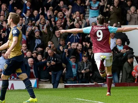 Ngày này năm xưa, hattrick của Andy Carroll khiến Arsenal suýt ôm hận trước West Ham