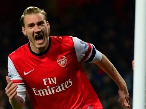 Nghỉ đá bóng, "Lord" Bendtner chuyển sang làm HLV