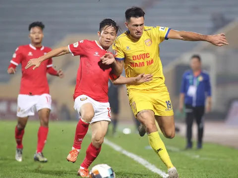 Nghịch lý V-League: Những “ông già gân” thách thức thời gian