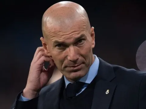 Ngổn ngang trăm mối tơ vò đổ lên đầu Zidane