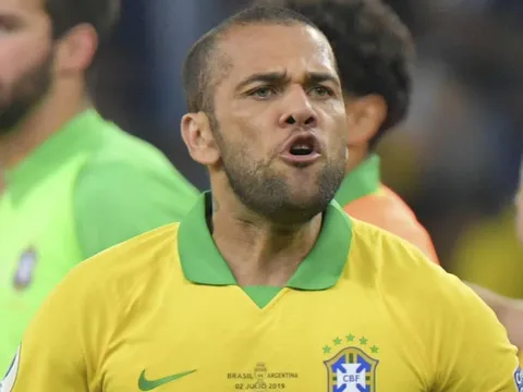 Người cũ Man Utd khuyên Liverpool nên chiêu mộ Dani Alves
