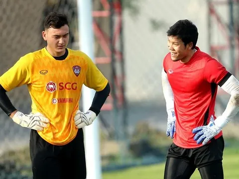 Người đại diện tâng bốc Văn Lâm, không quên mỉa mai “quái thú” Thái Lan