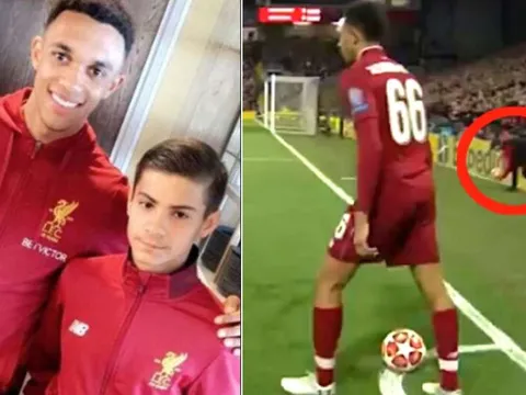 Người hùng Champions League của Liverpool ghi bàn đầu tiên cho đội U18