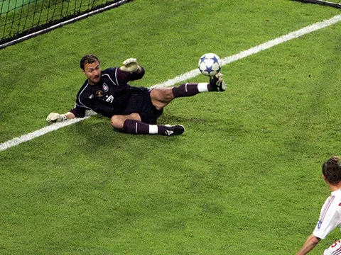 Người hùng Liverpool: 'Tôi đã muốn đấm thẳng vào mặt Rafa Benitez'