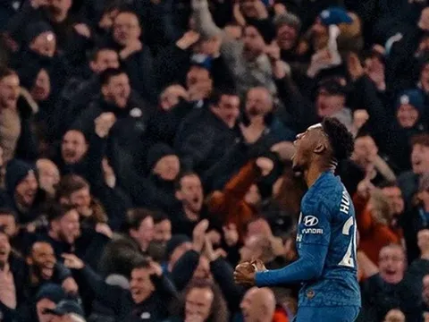 Người mẫu quyến rũ gọi cấp cứu lúc 3h53' sáng, sao Chelsea bị cảnh sát bắt giữ