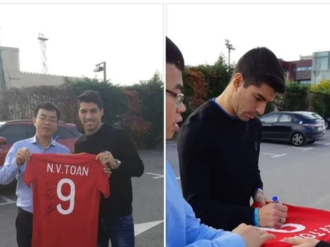 Nguyễn Văn Toàn nhận quà “đặc biệt” từ sát thủ Luis Suarez