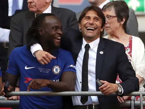 Nhà cựu vô địch Premier League nói không với lời mời gọi của thầy cũ