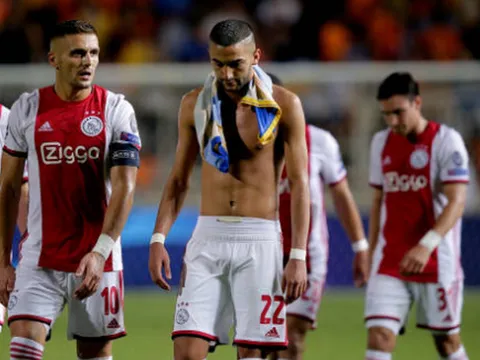 Nhận thẻ đỏ, Ajax gặp bất lợi lớn tại play-off Champions League