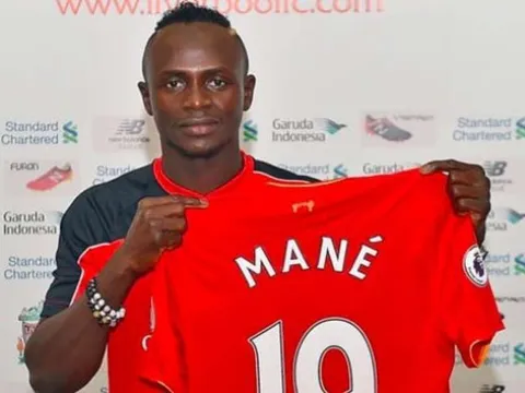 Nhìn lại những bình luận 'sai quá sai' của CĐV khi Liverpool mua Sadio Mane