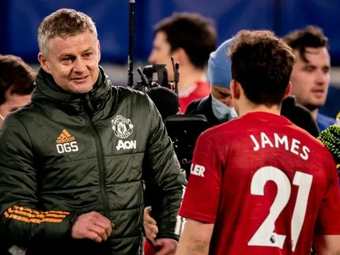 Nhìn sang Milan, Solskjaer có ngay 2 bài học về cách dùng người