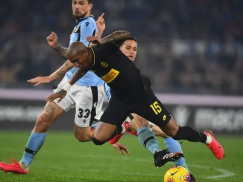 Nhớ Man Utd, Ashley Young lại "diễn hài" ở Inter Milan