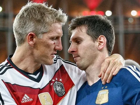 Những hình ảnh biểu tượng khi các siêu sao an ủi đối thủ