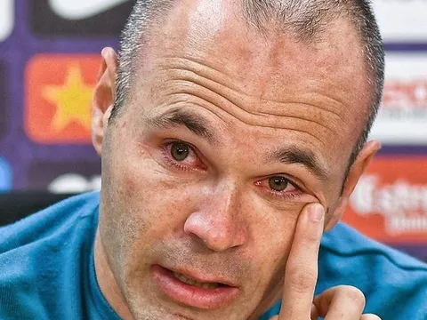 Những khoảnh khắc 'đẫm nước mắt' của huyền thoại sân cỏ