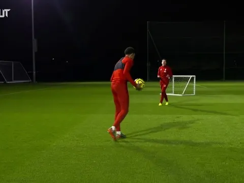 Những pha biểu diễn kỹ thuật đỉnh cao: Trent Alexander-Arnold vs Andy Robertson