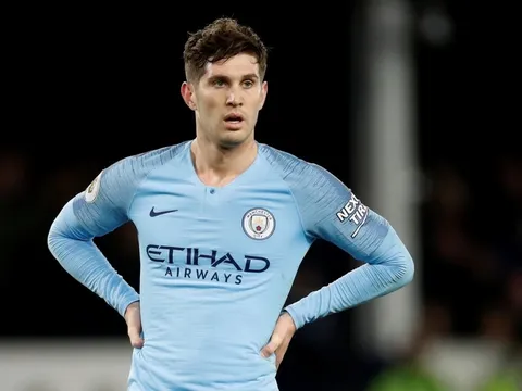 NÓNG: Man City tiếp tục mất trung vệ trước thềm Champions League