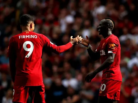 "Cầu thủ Liverpool đó khiến Schar bối rối không biết làm gì"