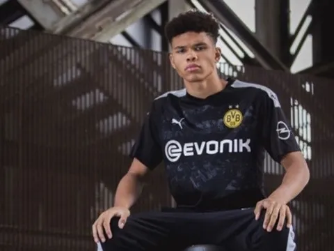 Nnamdi Collins: Trung vệ tuổi teen sáng giá của bóng đá thế giới