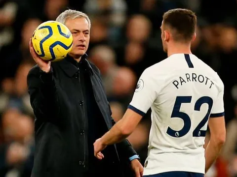 Noel Whelan: "Nếu Mourinho không dùng, hãy để cậu ấy ra đi"