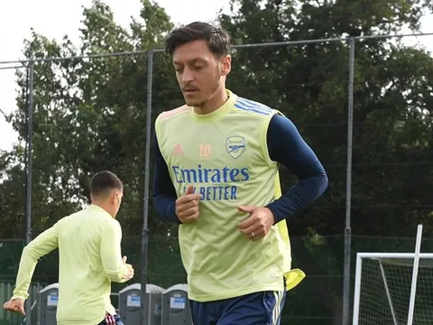 Nôn nóng "đào tẩu", Mesut Ozil từ bỏ 7 triệu bảng tiền lương