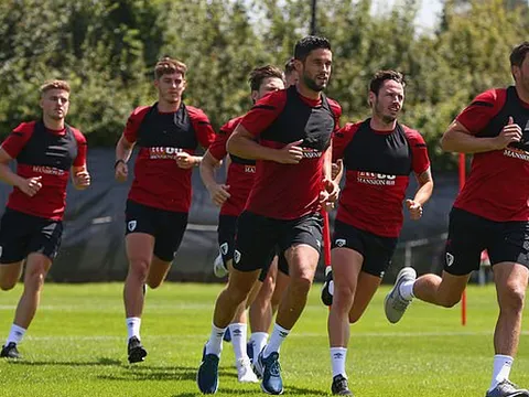 NÓNG! Đã có đội bóng Premier League đầu tiên tập trung trở lại