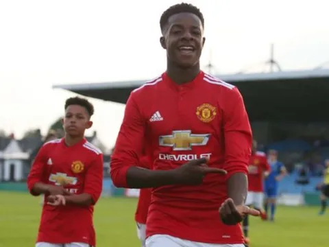 NÓNG! Sát thủ tuổi teen ghi 35 bàn/mùa rời Man United