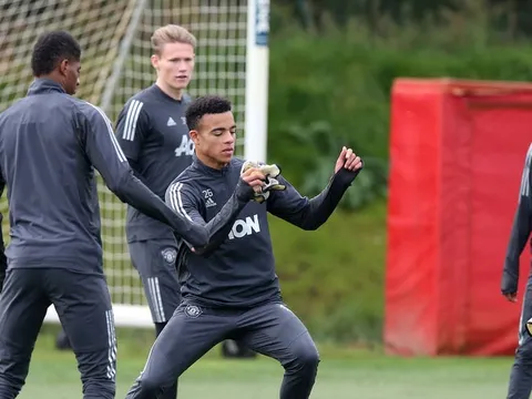 NÓNG! Solskjaer ra quyết định táo bạo với Greenwood, Tuanzebe