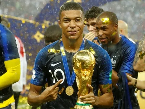 Ở tuổi 21, Mbappe đang khiến cả thế giới dưới chân mình