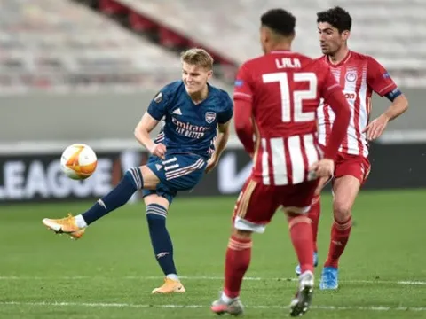 Odegaard bắn đại bác, Arsenal làm chủ khoảnh khắc thổi bay ác mộng Olympiacos