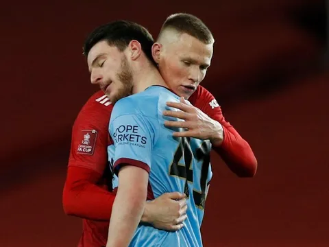 Old Trafford đêm qua không chỉ có mỗi McTominay là "mad dog"