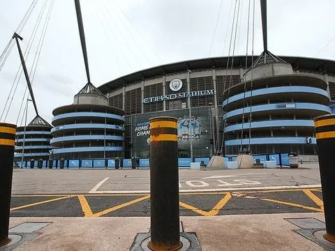Old Trafford, Etihad, Emirates có thể trở thành bệnh viện dã chiến