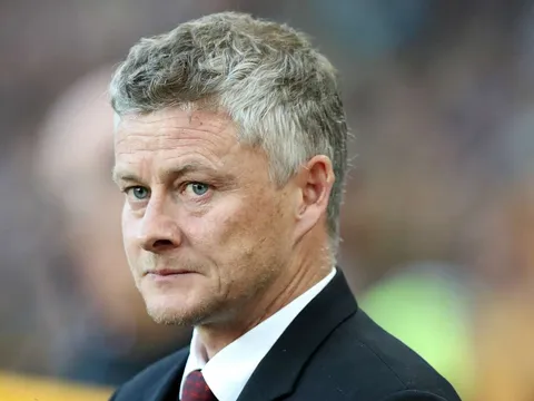 "Man Utd cần 5 mùa chuyển nhượng để vô địch"