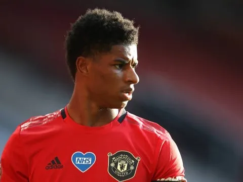 Rashford sút ra ngoài khó tin, Solskjaer tức giận làm 1 điều