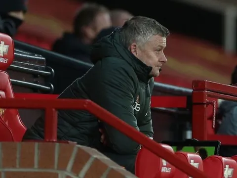 Ole Gunnar Solskjaer chỉ trích trọng tài và hàng thủ Man Utd
