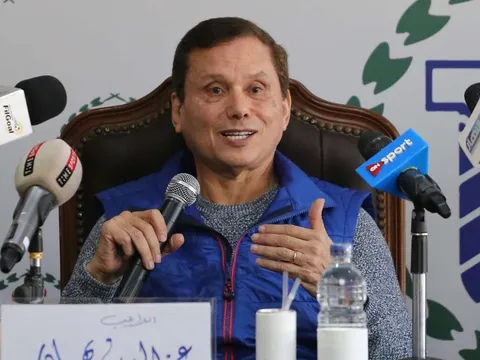 Ông nội 75 tuổi lập kỷ lục thế giới, ghi bàn ngay trận ra mắt bóng đá chuyên nghiệp