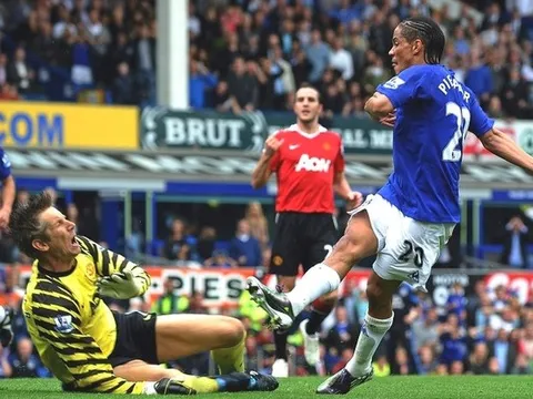 Optus Sport đưa NHM Man Utd về ký ức 'kinh hoàng' với Everton