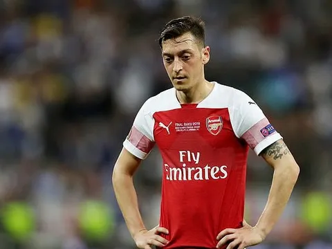Ozil đang khiến Asenal không thể mua tân binh