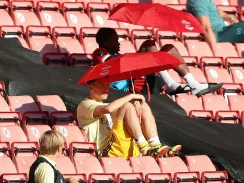 "Ozil là một trong những cầu thủ tệ nhất thế giới..."