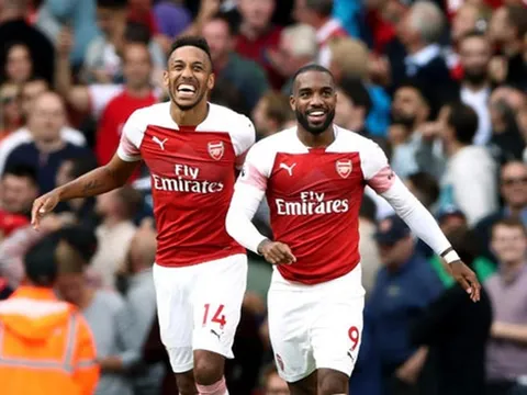 Ozil ra đi, 2 sao Arsenal ngay lập tức tranh nhau chiếc áo số 10