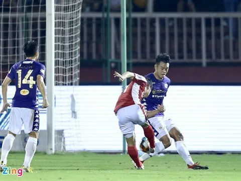 Vì sao trọng tài không thổi penalty cho Công Phượng và đồng đội?