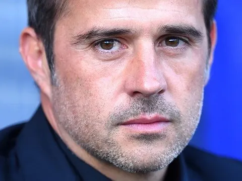 Thua sốc tân binh, thuyền trưởng Everton bị ''tượng đài'' đặt dấu hỏi