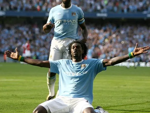 Emmanuel Adebayor giải thích pha ăn mừng quá khích trước Arsenal