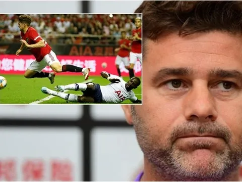 'Tôi thay mặt các cầu thủ gửi lời xin lỗi tới Manchester United'