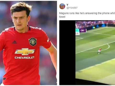 Fan Man Utd: Anh ta chạy như đang trả lời điện thoại và quấn khăn tắm