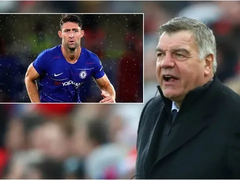 'Thật ngạc nhiên khi chưa có ai ký hợp đồng với cậu ta'