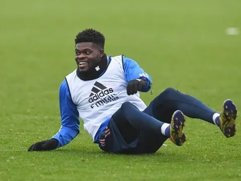 Partey cười tít mắt, 2 làn gió 19 tuổi lả lướt thắp sáng Arsenal