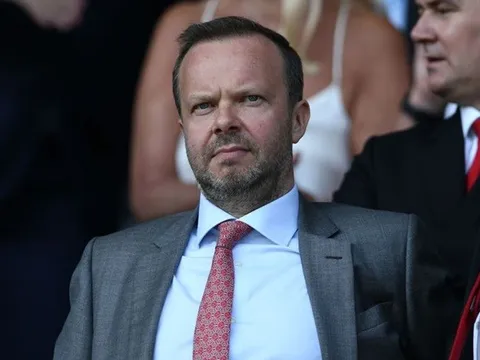 'Tôi phát điên, gọi điện cho Ed Woodward và đe dọa ông ấy'