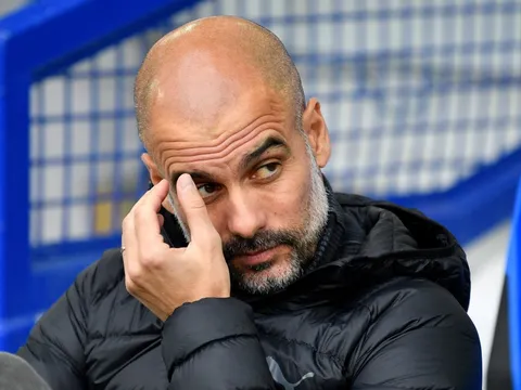Pep Guardiola: "Tôi đứng trước mặt cậu ấy và nói xin lỗi"