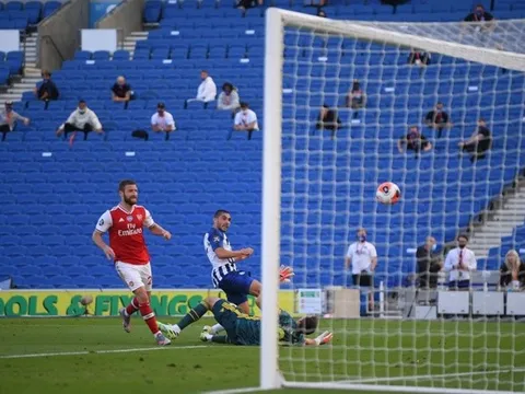 Pepe lập siêu phẩm, Arsenal vẫn thua cay đắng trên sân Brighton