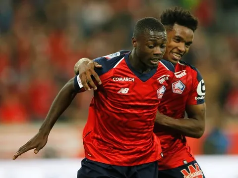 Bất ngờ! Sao 70 triệu bảng tự 'dâng mình' cho Quỷ đỏ